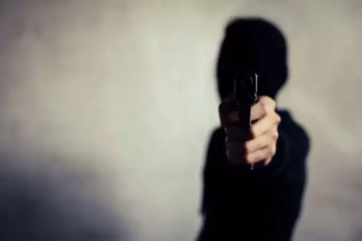 20 Different Types of People you Meet in College 21 A man holding a gun and aiming it.