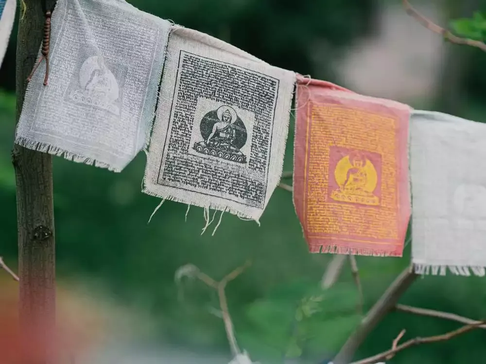 What is the Meaning of Tibetan Prayer Flags? 6 Types 10 What is the Meaning of Tibetan Prayer Flags? 6 Types 3