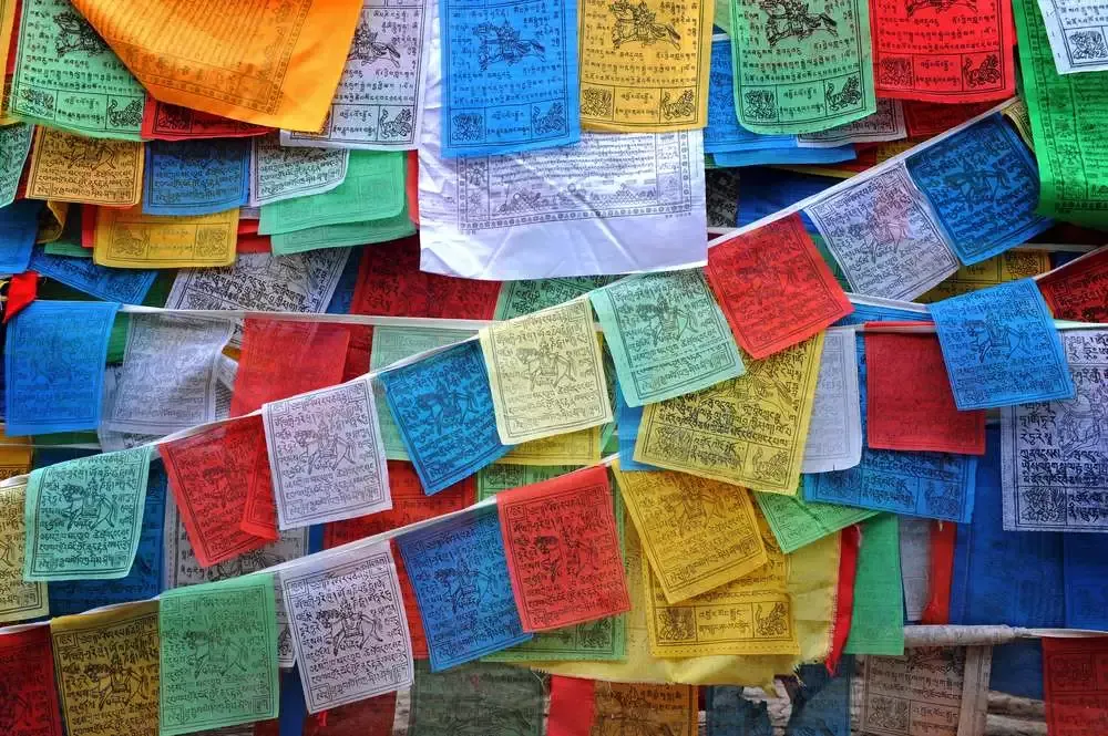 What is the Meaning of Tibetan Prayer Flags? 6 Types 8 What is the Meaning of Tibetan Prayer Flags? 6 Types 2