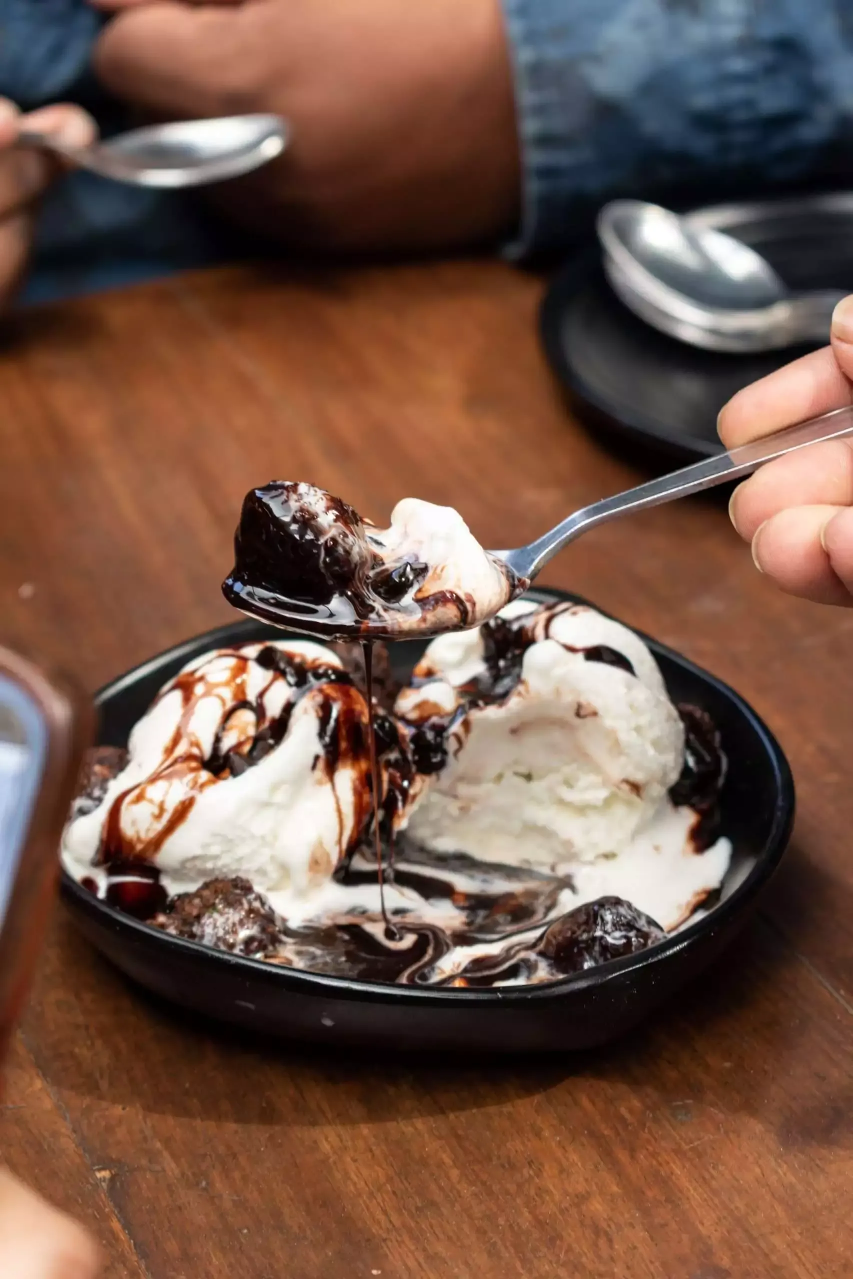 How to Make Chocolate Syrup at Home? An Amazing 101 Guide! 10 vanilla ice-cream and chocolate syrup