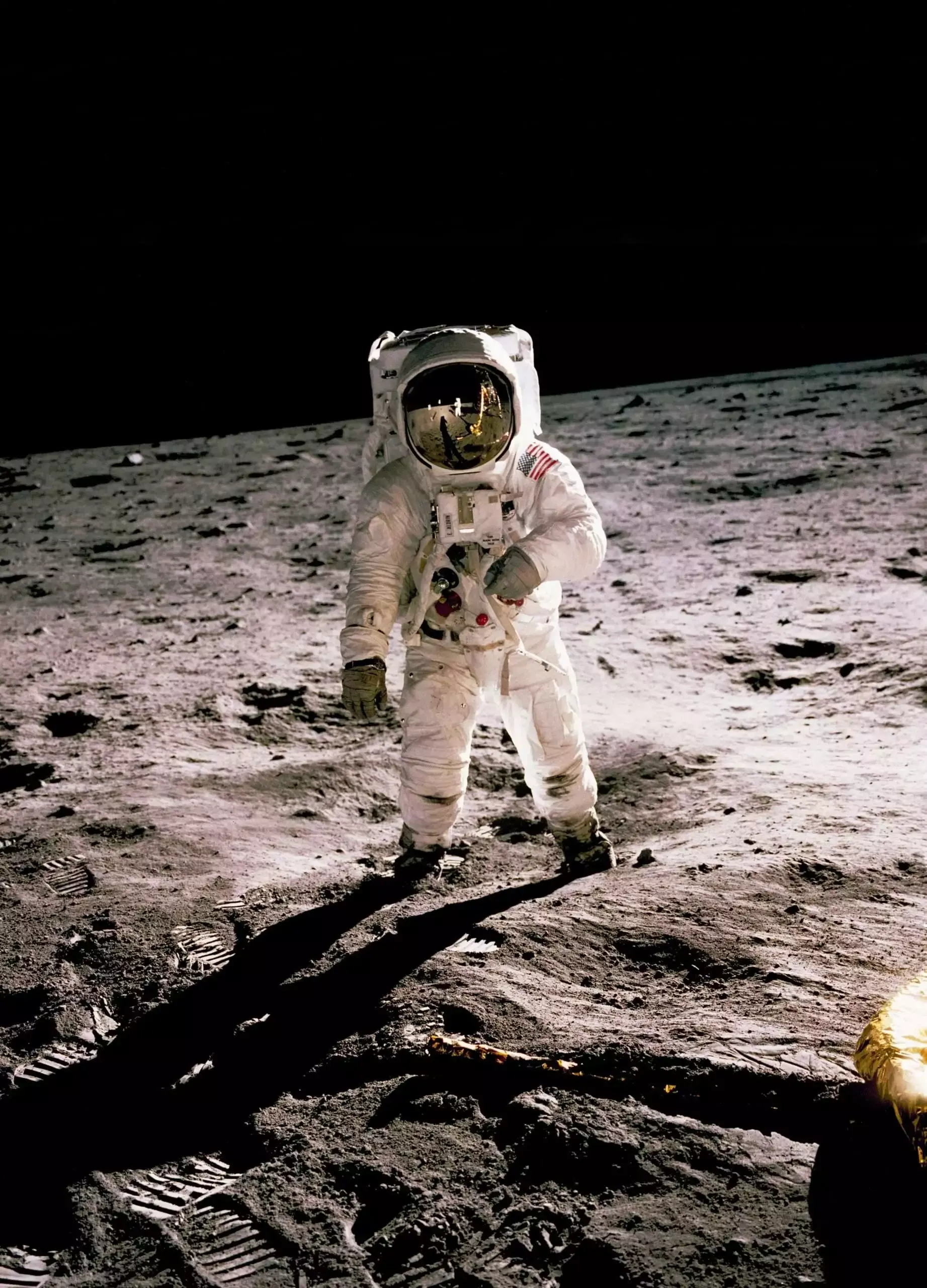 Why Do We Only See One Side Of The Moon? 27 Amazing Facts You Must Know! 8 Apollo 11 on Moon