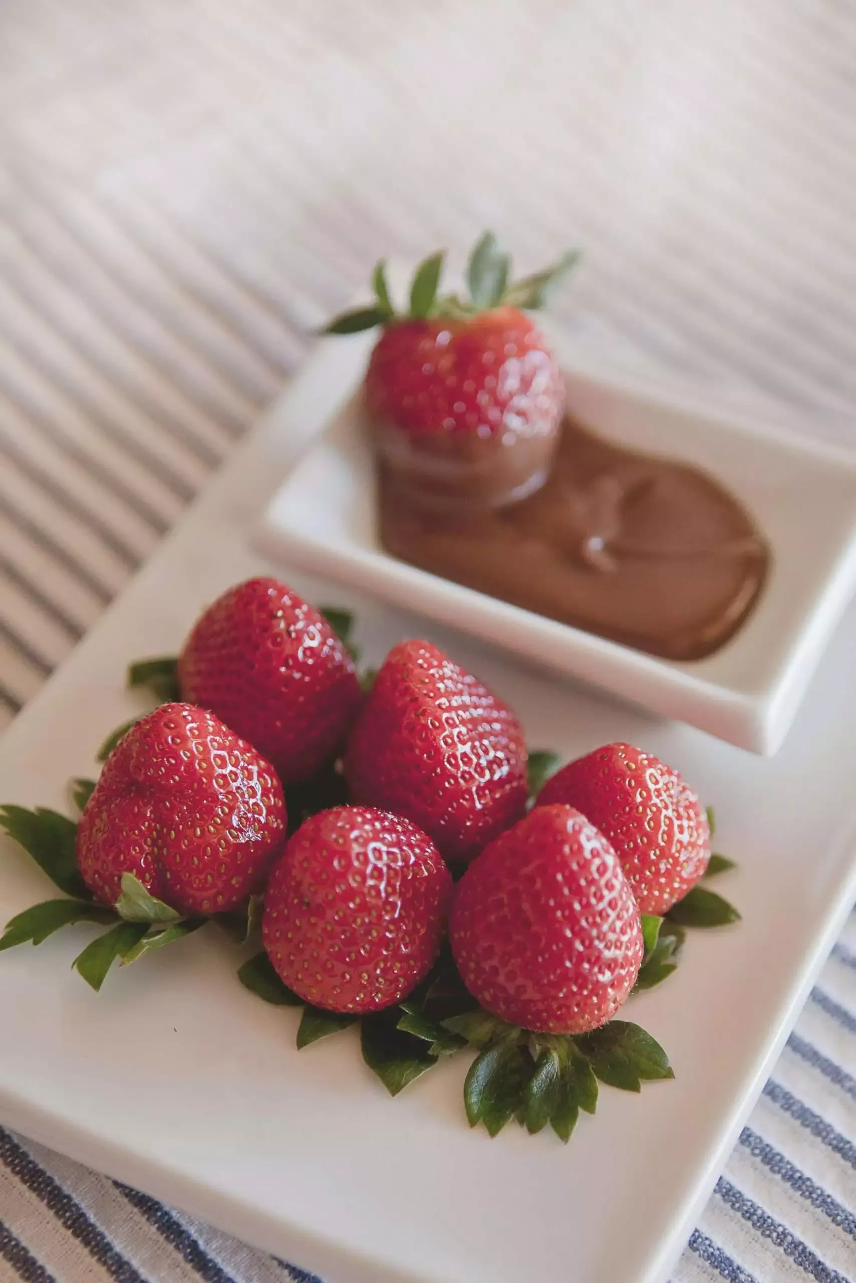 How to Make Chocolate Syrup at Home? An Amazing 101 Guide! 16 fruits with chocolate syrup