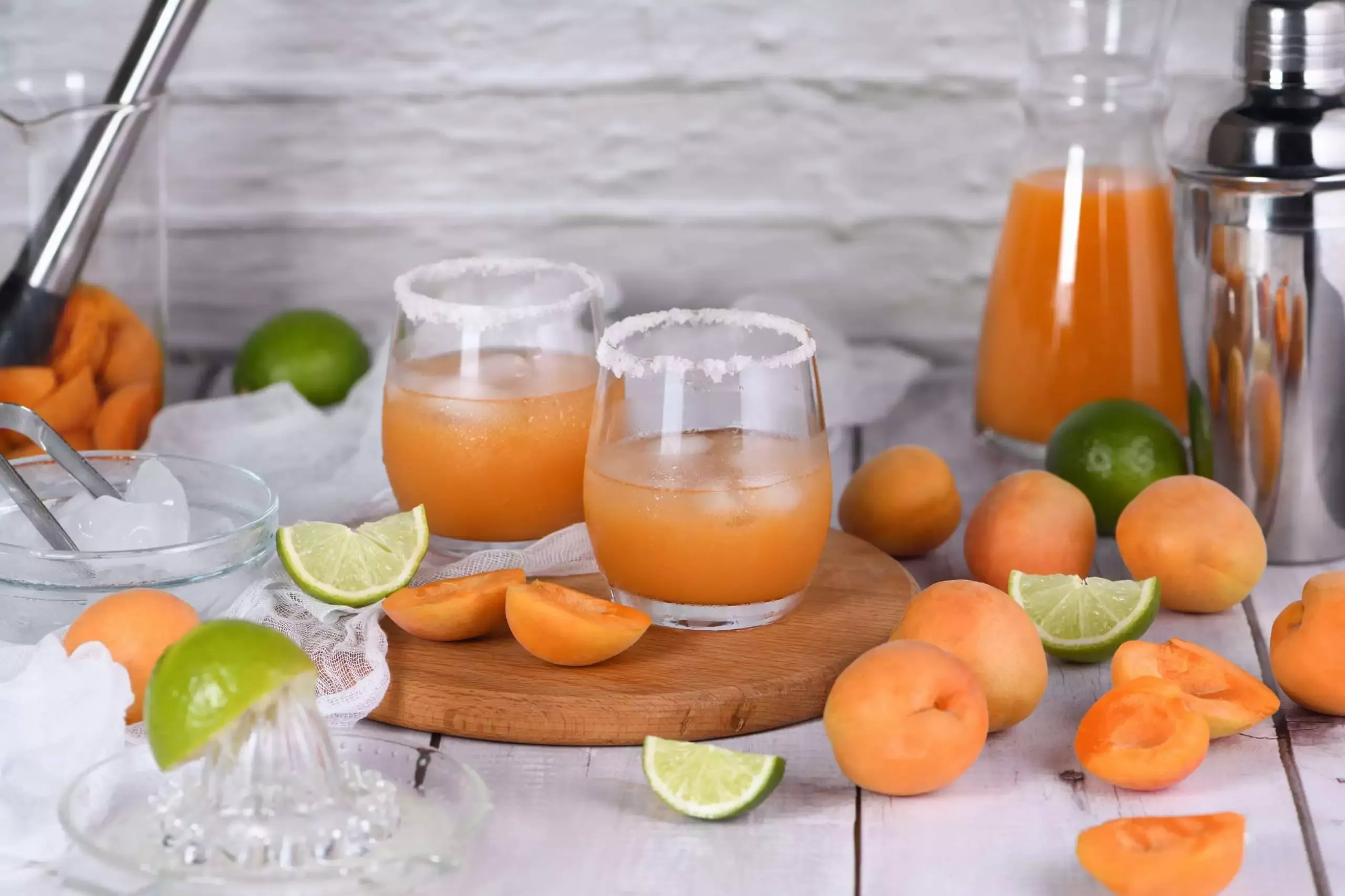 Guide to the Best Margarita Recipe: 10 Good Recipes You Can Try At Home 11 Cocktail Apricot Margarita _Guide to the best margarita recipe