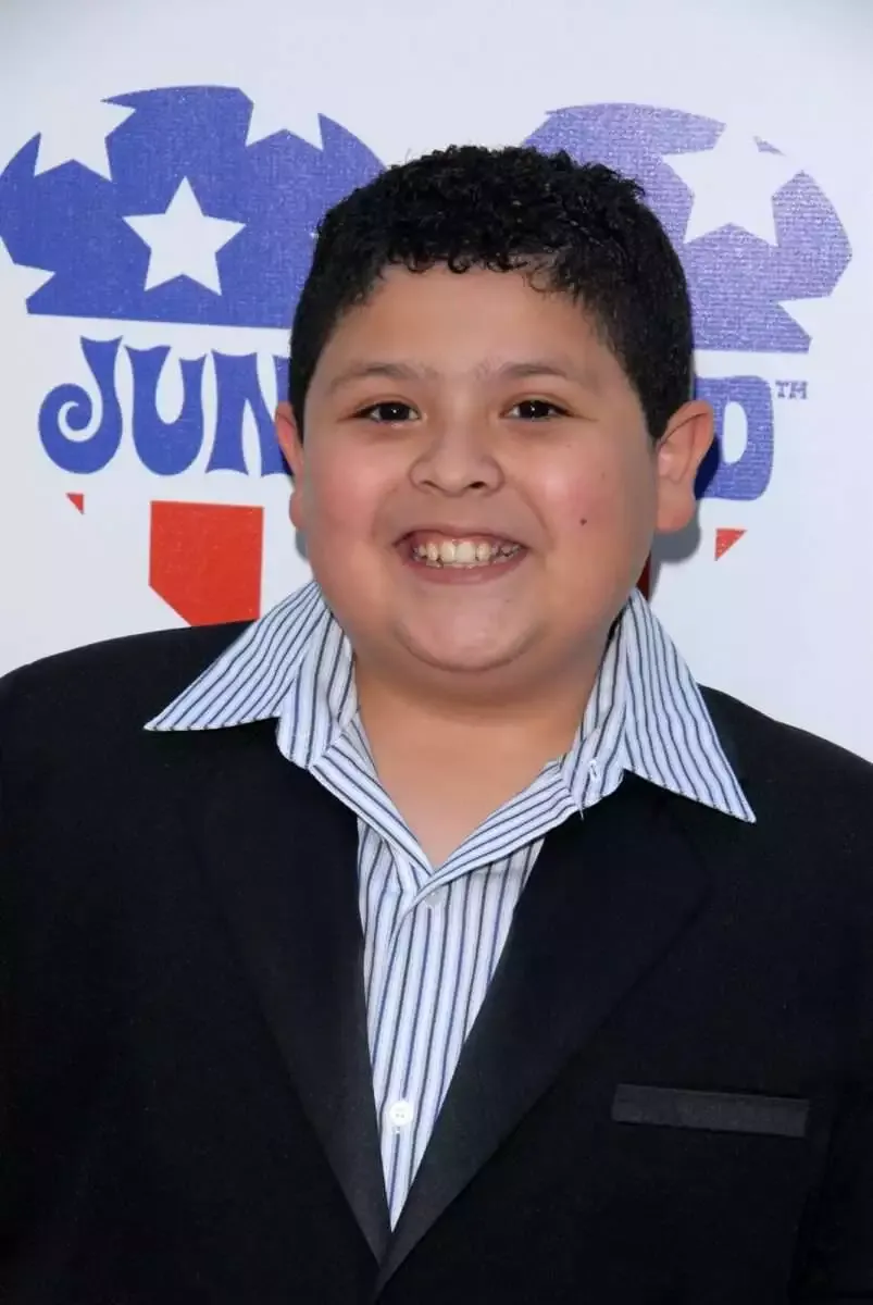 5 Best Non-Titular Characters in American Sitcom 6 Non-Titular Characters in American Sitcom