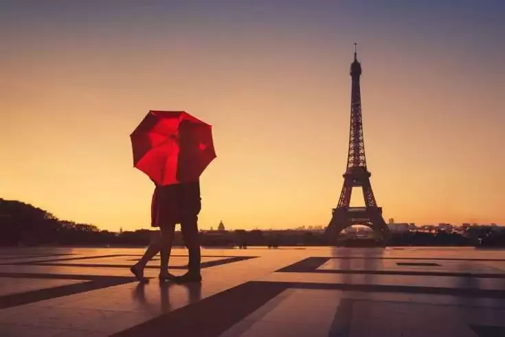 National Stereotypes: How We See the Different Countries of the World 5 Love in Paris