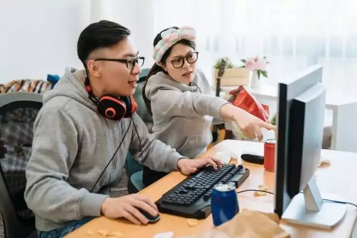 National Stereotypes: How We See the Different Countries of the World 6 Japanese geeks