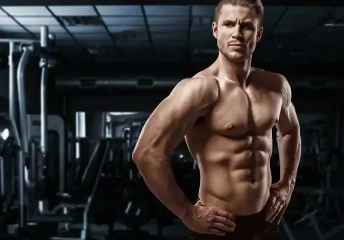 The 5 Types of Guys at A Gym 7 A muscular guy posing