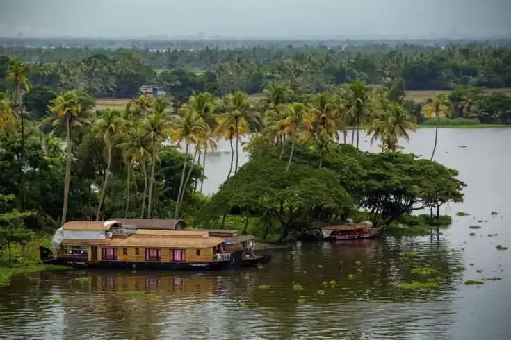 15 Must Visit Places in India 7 ALAPPUZHA BACKWATERS KERALA, INDIA