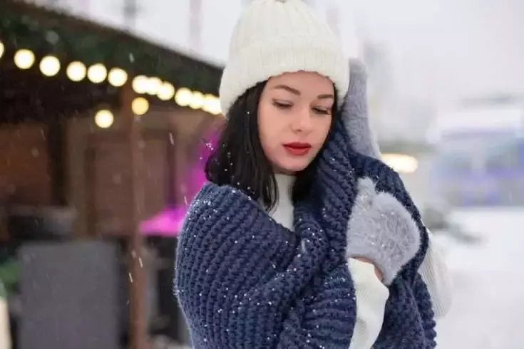 Ever Wondered About The Benefits Of Alcohol? Just Click!! 8 Woman feeling cold