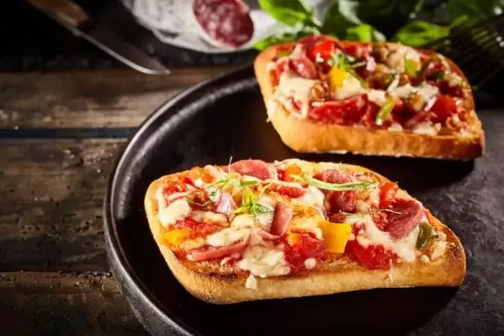 5 Quick Finger Licking Recipes for Students 6 Bread pizza
