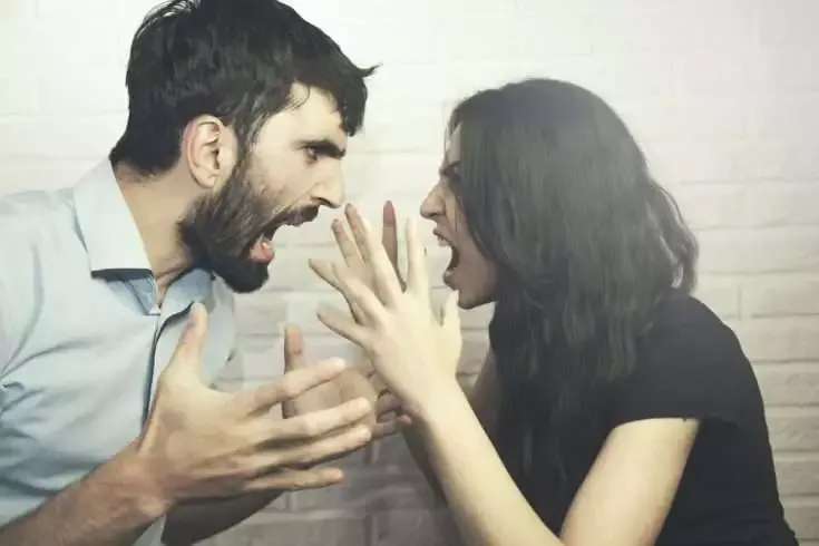 Awesome Relationship: The Pros and Cons of Being In One 9 Couple shouting at each other
