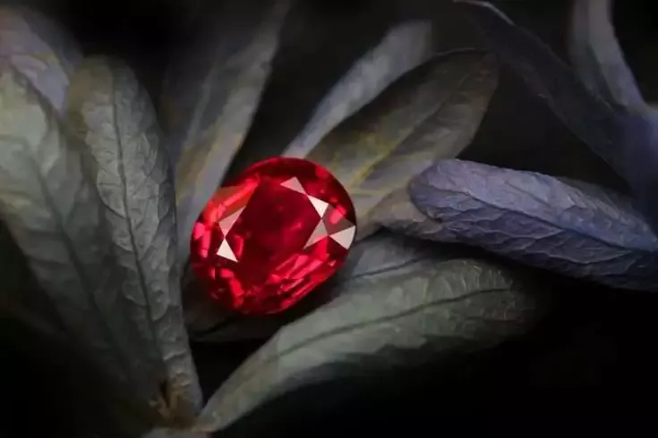 11 Stunning Diamond Alternatives - A Complete Guide 10 11 Stunning Diamond Alternatives - A Complete Guide 5