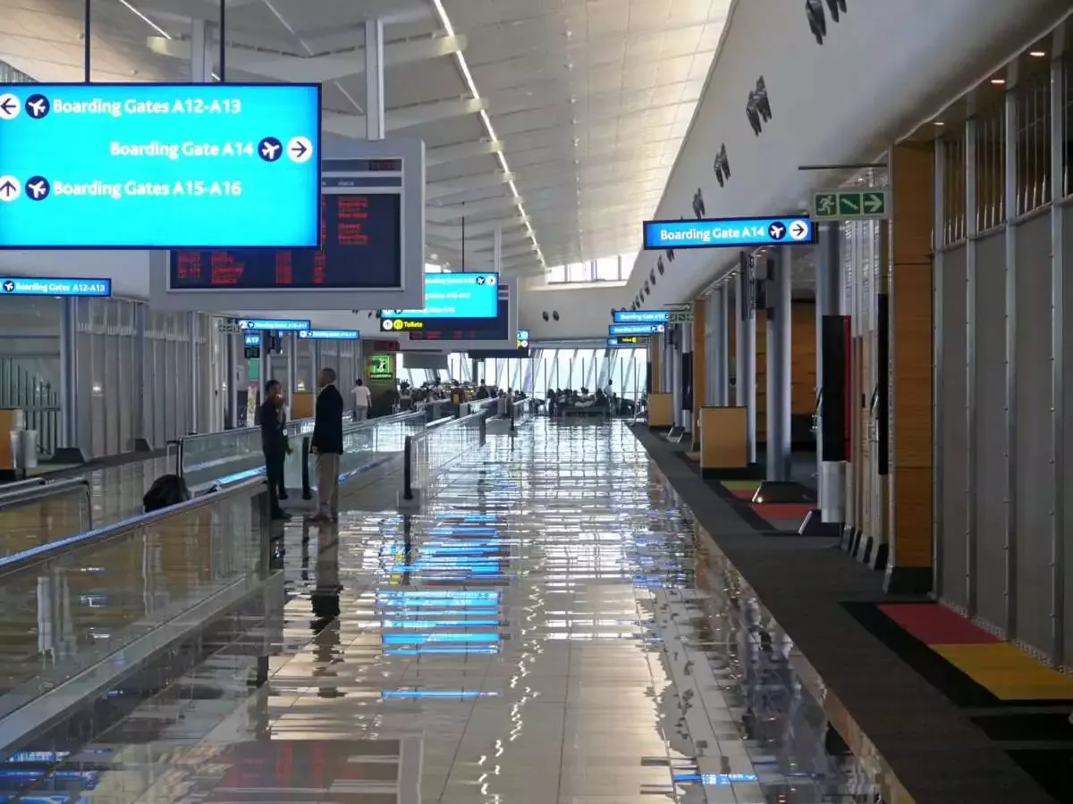 Biggest Airports in The World 7 Biggest Airports in The World 2