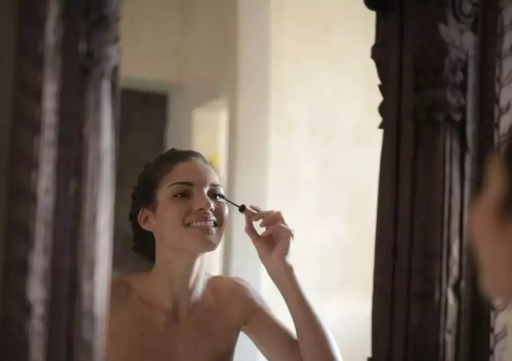 How to Do Makeup at Home (Best Guide of 2022) 18 Woman applying mascara