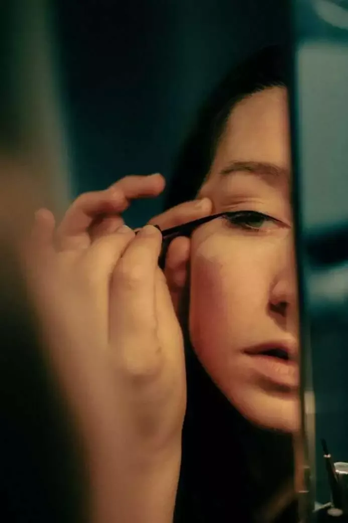 How to Do Makeup at Home (Best Guide of 2022) 15 Woman applying liquid eyeliner
