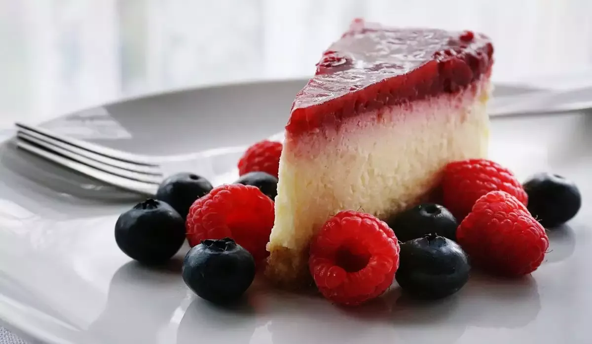 9 Perfect Pound Cake Recipes for You to Bake! 7 strawberry pound cake