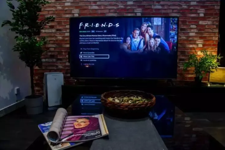 21 Best 90s Sitcoms to Watch 7 21 Best 90s Sitcoms to Watch 1