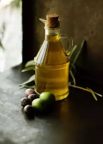Is Baby Oil Good For Your Skin: 10 Benefits For Good Skin 15 is baby oil good for your skin
