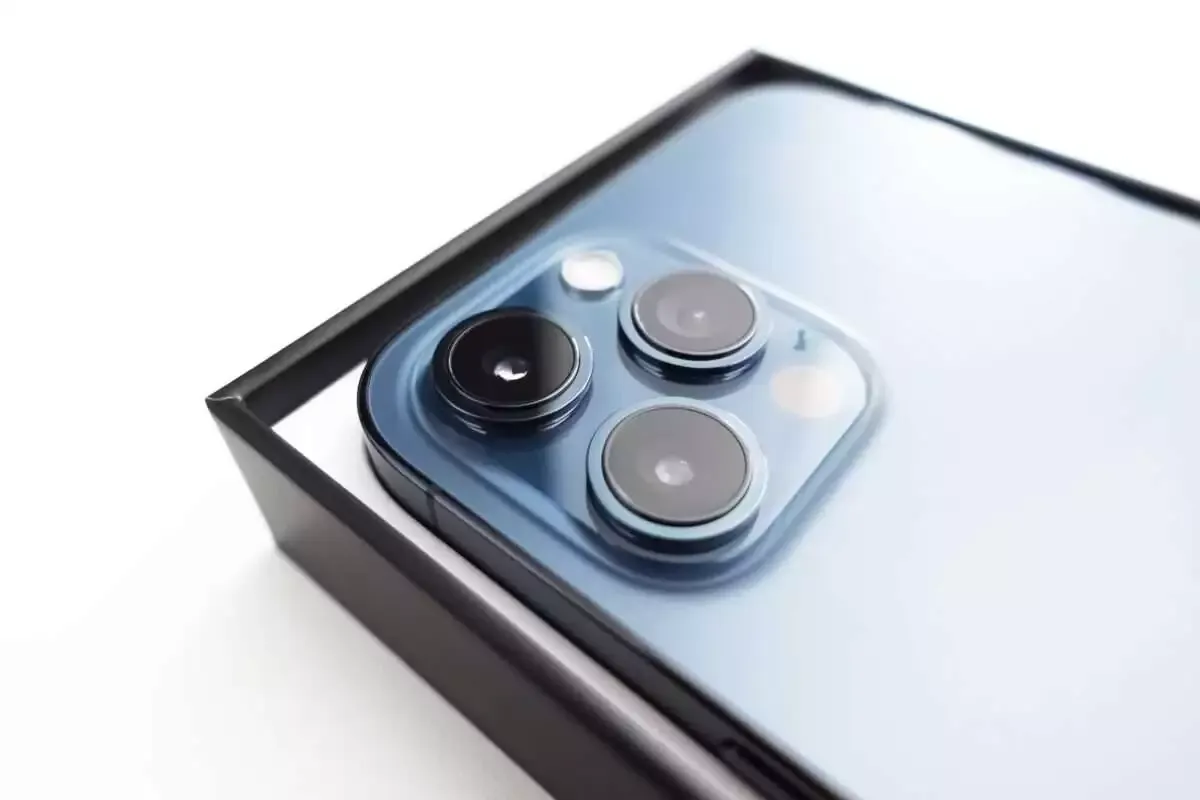 When Was The First Camera Invented?: 9 Visionary Cameras That Developed Over The Years 14 Phone camera
