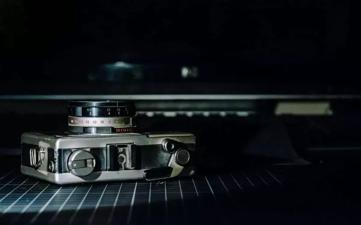When Was The First Camera Invented?: 9 Visionary Cameras That Developed Over The Years 9 35mm film camera