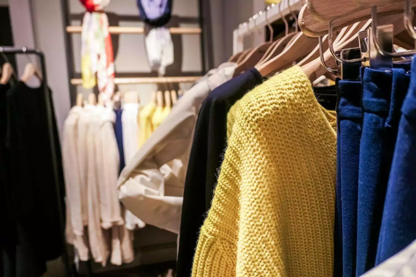 What to Do Before a Spray Tan: Best Guide (2022) 10 casual clothes