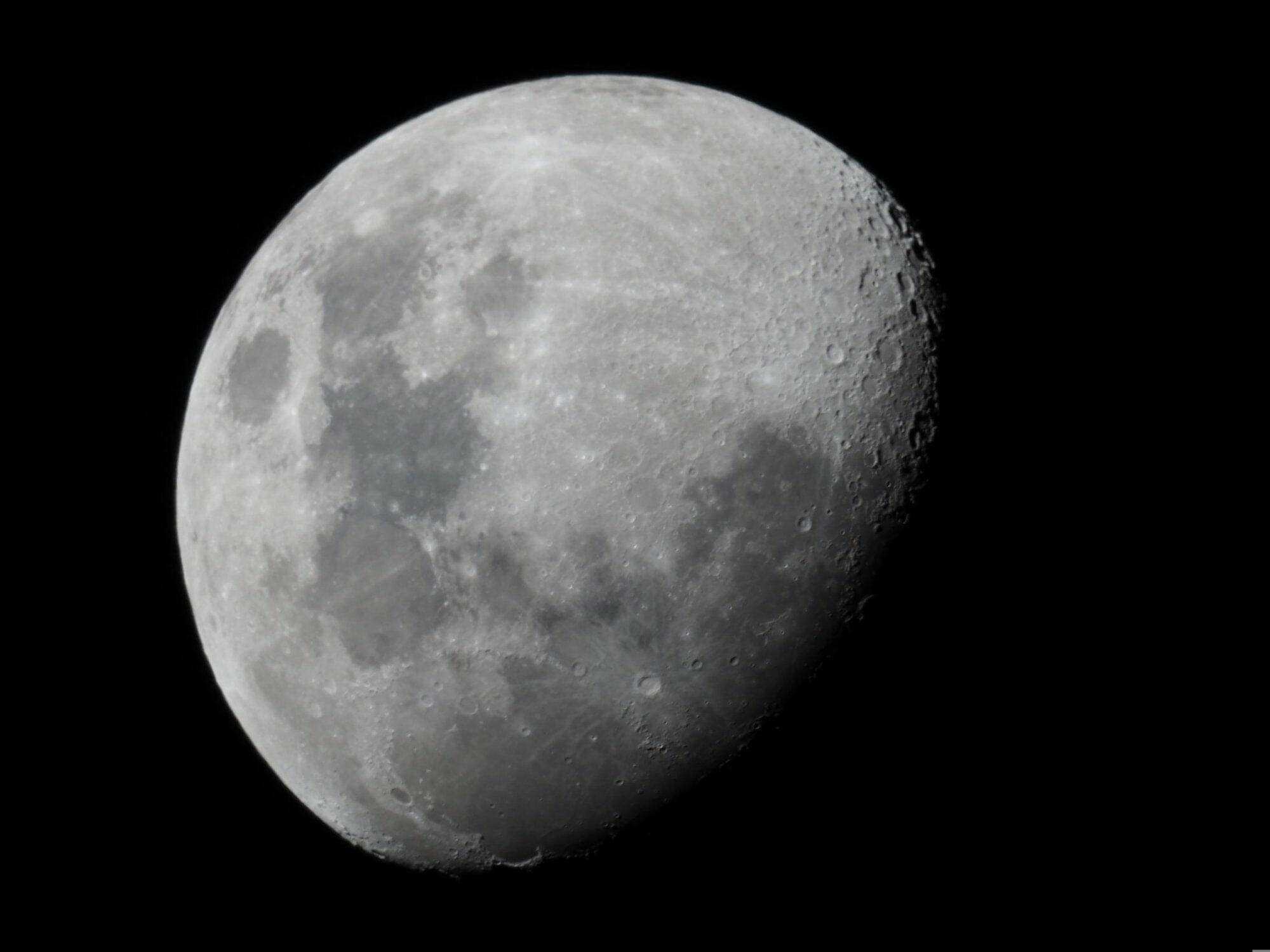 Why Do We See Only One Side of Moon Always? Amazing Reasons 9 why do we see only one side of moon always