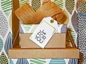 10 Awesome DIY Birthday Gifts Ideas 14 diy gift hamper