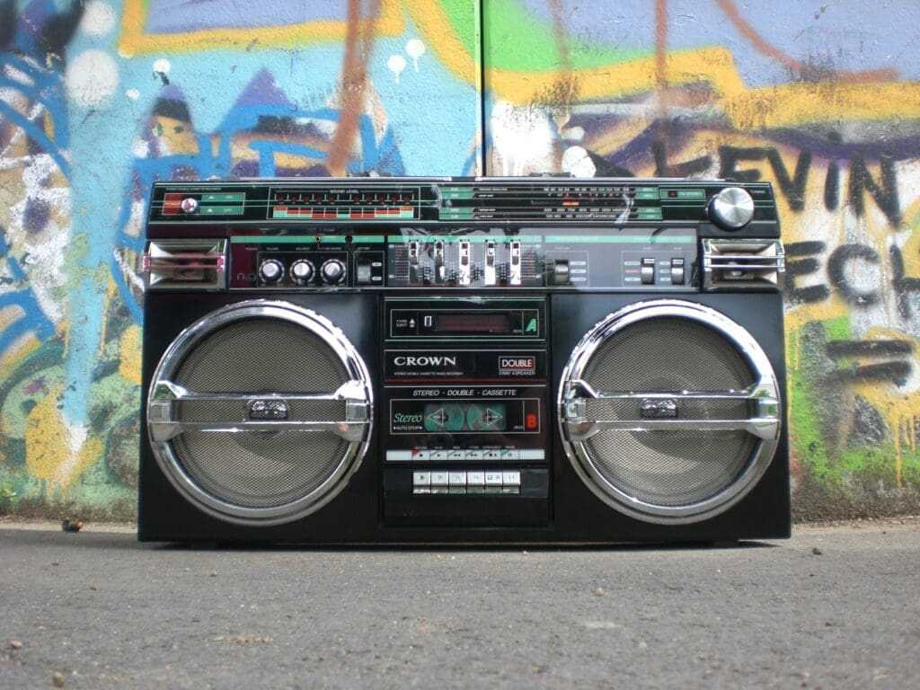 What Are 4 Different Types of Media that Are Popular? Media and Their Uses 13 Radio
