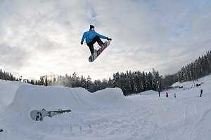 Snowboarding for Beginners: 10 Important Tips 10 making a jump while snowboarding