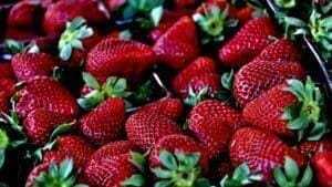 15 Best DIY Teeth Whitening Methods 12 Strawberry paste