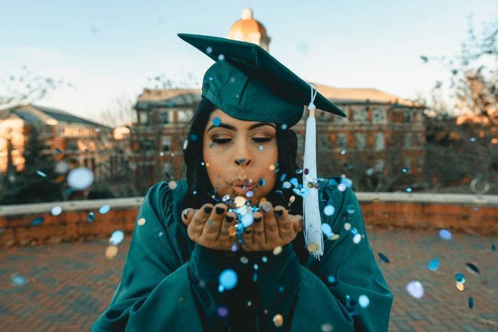 20 Genius Senior Picture Ideas for High School Seniors 1 Senior picture ideas