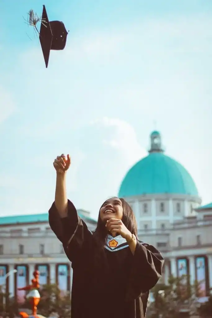 20 Genius Senior Picture Ideas for High School Seniors 3 Senior picture ideas