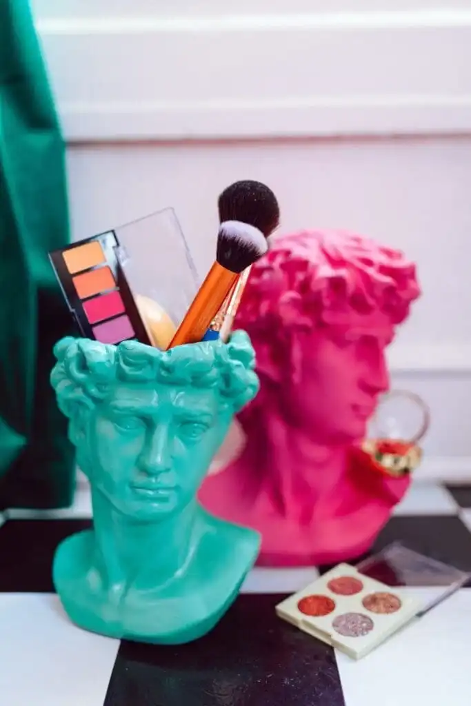 11 Reasons Why Women Wear Makeup - Insecurity Or Talent? 10 why women wear makeup