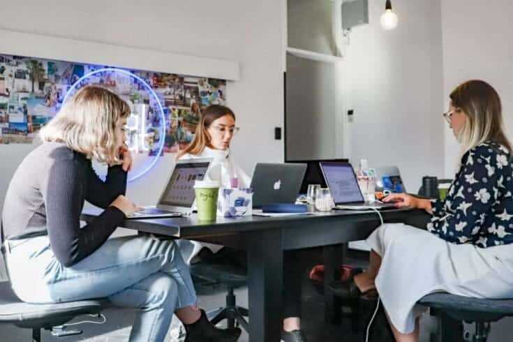 What is digital media? 6 Major Advantages and Disadvantages 9 digital media
