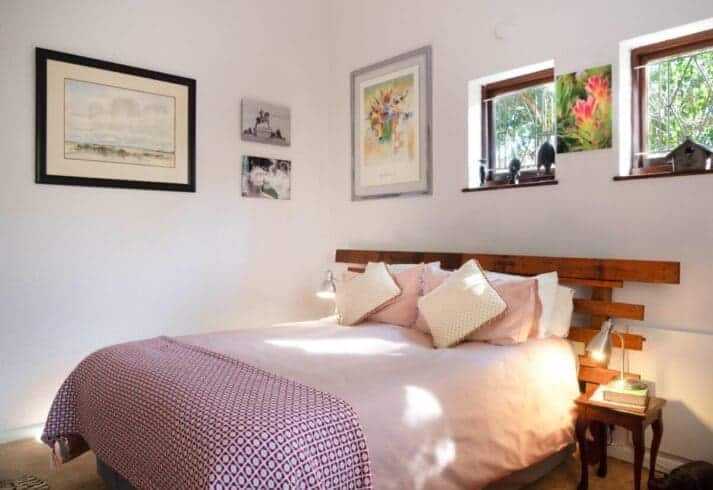 How to Decorate a Small Room: 12 Best Decorating Ideas to Maximize Both Space and Style 10 small room wall decor