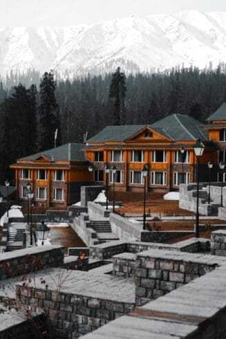 What Is a Destination Wedding: 5 Great Facts 14 Lodging Choice