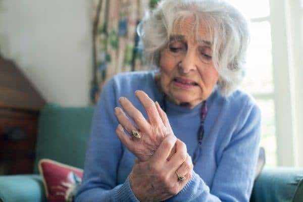 Is CBD Oil an Effective Treatment for Arthritis Pain? 9 Is CBD Oil an Effective Treatment for Arthritis Pain? 4