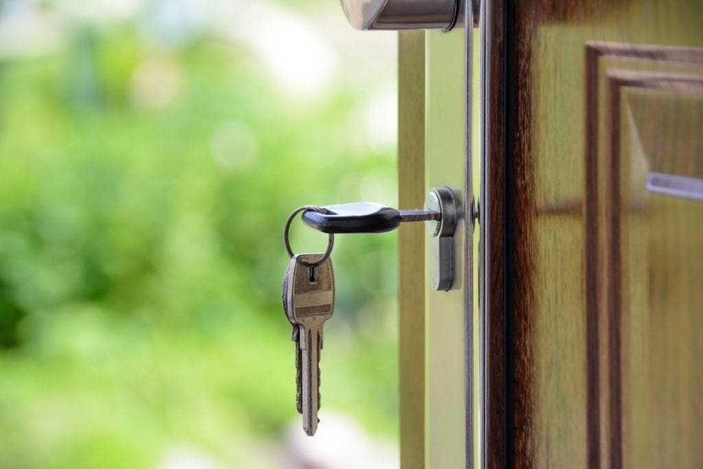 20 Things That Happen Only In India 12 Doors without locks