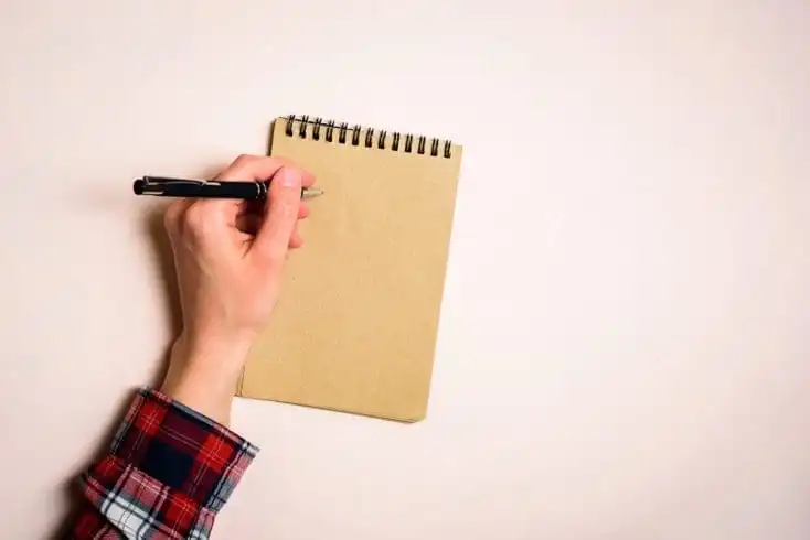 9 Facts about Rome, you'd wish you never knew! 13 Left handed man holding a pen