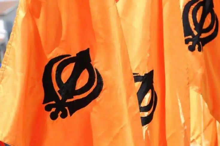 Sunny Leone: Top 10 Unknown Facts 8 Sikh symbol