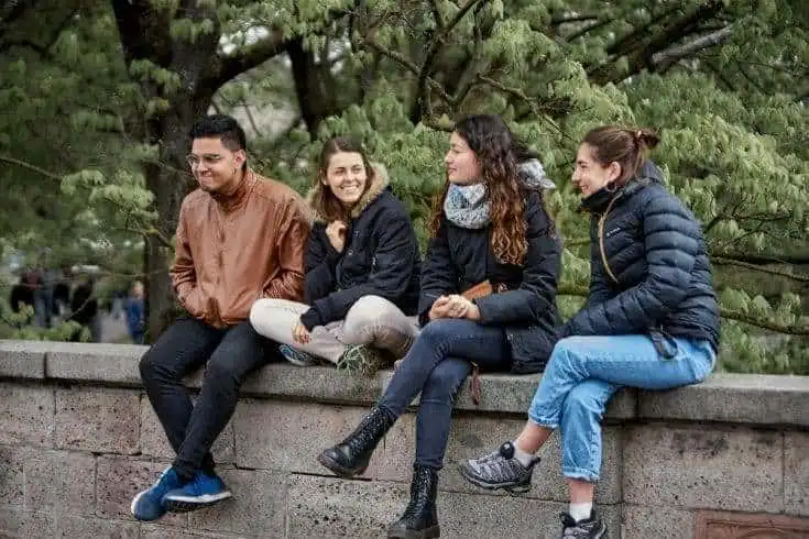 A Day Without Internet 2 Friends hanging out together