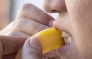 15 Best DIY Teeth Whitening Methods 8 Banana peel