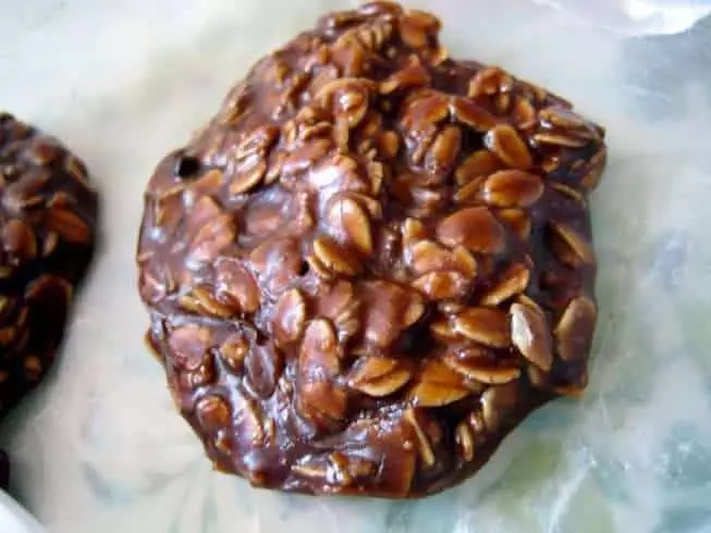 chocolate and peanut butter oatmeal no-bake cookies