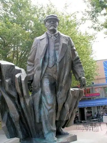 Why Socialism Doesn't Work: Socialism vs Capitalism 9 Statue of Lenin in Seattle, WA