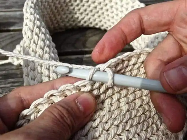 How To Crochet- An Easy Guide To Learn Crochet With 7 Very Simple Steps! 22 how to crochet