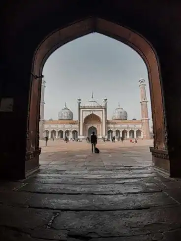 Things to do in Agra: India Tour Guide 2022 12 Jama Masjid entrance