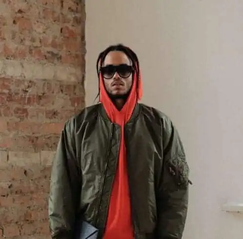 What to Wear With Black Jeans Men (Fashion Guide 2022) 13 What to Wear With Black Jeans Men (Fashion Guide 2022) 9