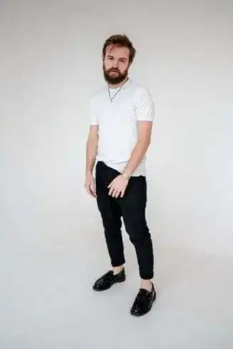 What to Wear With Black Jeans Men (Fashion Guide 2022) 9 What to Wear With Black Jeans Men (Fashion Guide 2022) 5