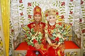 10 Bizarre Religious Beliefs Across the World 11 The newly wedding couple is restricted to go toilet for initial 3 days