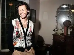 Knitting Vs Crochet: the Absolute Tough Debate 12 Knitting vs crochet Harry Styles